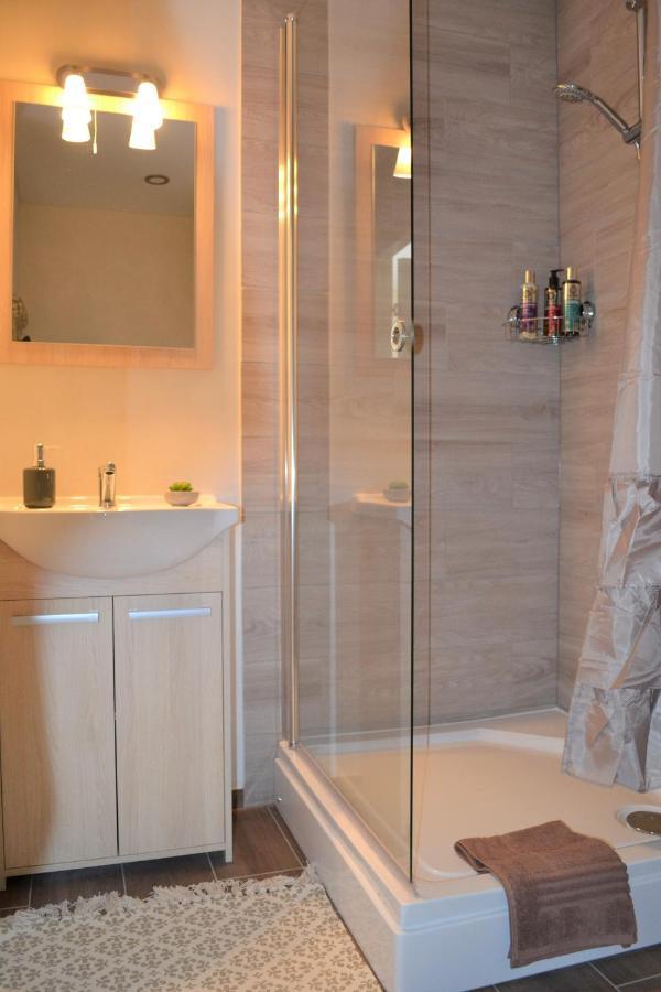 Vee 4 City Center Apartment 페르누 외부 사진